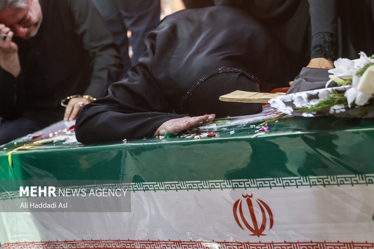 کاروان پرستوها در آسمان داغ کاشان؛ وداع حماسی با هفت شهید آسمانی