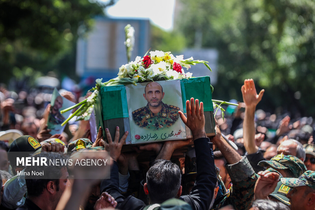 تشییع پیکر شهید مدافع وطن «سرهنگ مهدی رضازاده» در تبریز