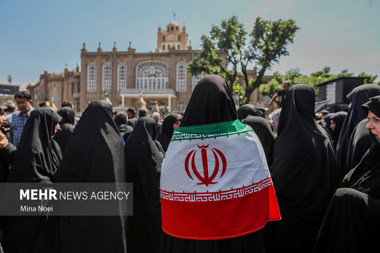 ڕێوڕەسمی بەڕێکرانی تەرمی شەهیدانی بەهێزیی ئێران بەڕێوەدەچێت