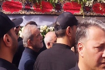 Pezeshkian takes part at Martyrs of Iran's Authority funeral