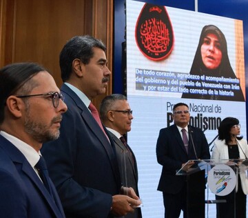 VIDEO: Maduro Awards Iranian Anchor Simón Bolívar prize