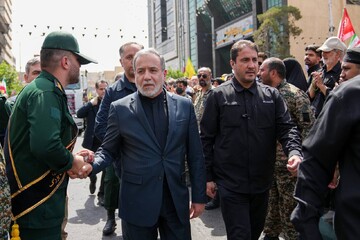 ئامادەبوونی بەرپرسانی سەربازی و دەوڵەتی ئێران لە ڕێوڕەسمی بەڕێ کردنی شەهیدان