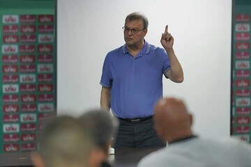 اسدی: استقلال تیم بزرگی است و مربی بزرگی هم دارد