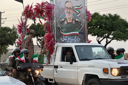 همه زیر یک پرچم؛ شکوه وحدت در بدرقه شهید «شادمانی»