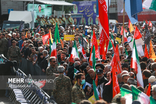 تشییع پیکر ۶۰ شهید اقتدار در تهران