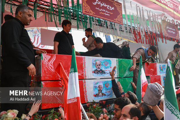 تشییع پیکر ۶۰ شهید اقتدار در تهران