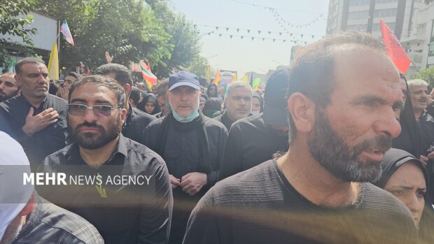 قاليباف يحضر مراسم تشييع الشهداء الإيرانيين في طهران