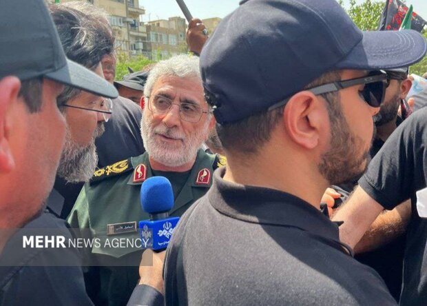فيديو...حضور العميد قاآني في مراسم تشييع شهداء الاقتدار في طهران