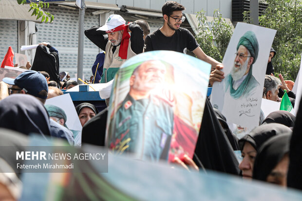 تشییع پیکر ۶۰ شهید اقتدار در تهران
