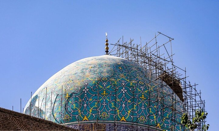 عملیات مرمت آرایه‌های کاشی‌کاری مسجد جامع اصفهان آغاز شد