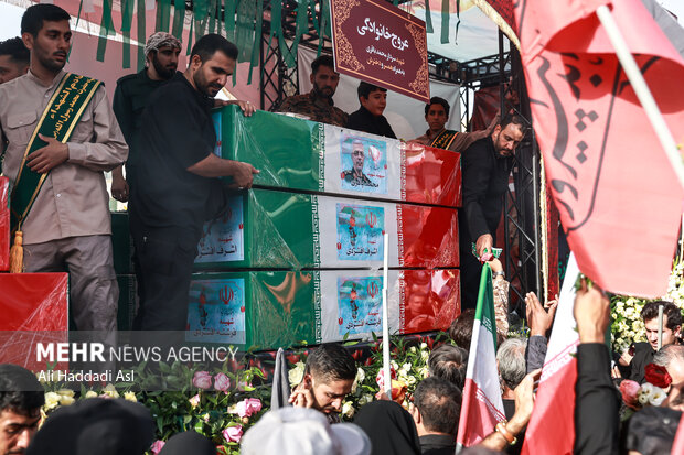تشییع پیکر 60 شهید اقتدار در تهران - 2