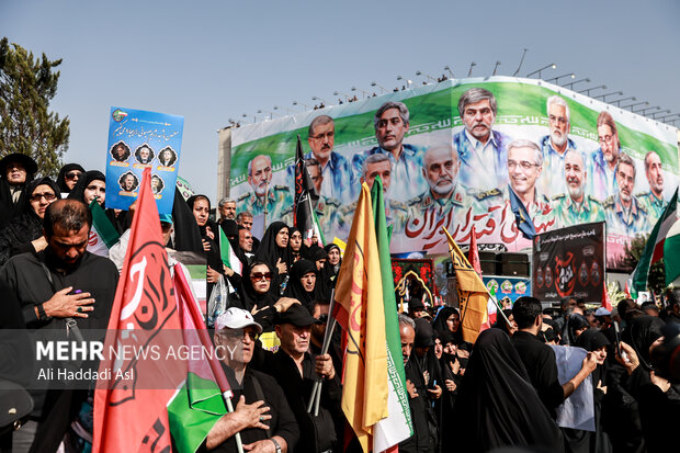 تشییع پیکر ۶۰ شهید اقتدار در تهران