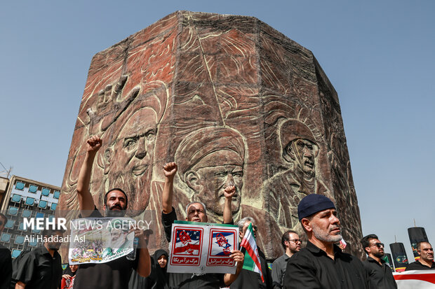 تشییع پیکر ۶۰ شهید اقتدار در تهران