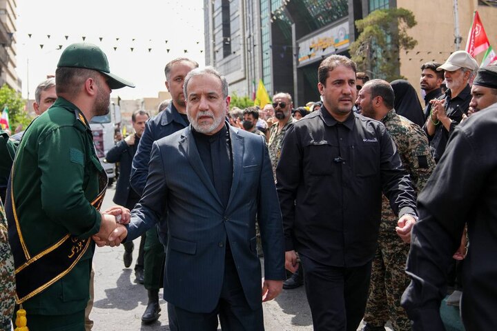 عراقچی: ایران، وطن من، و تن من با واژه‌ی «تسلیم» بیگانه است