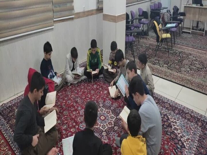 مراسم ختم قرآن کریم در مریوان برگزار شد مراسم ختم قرآن کریم در مریوان برگزار شد