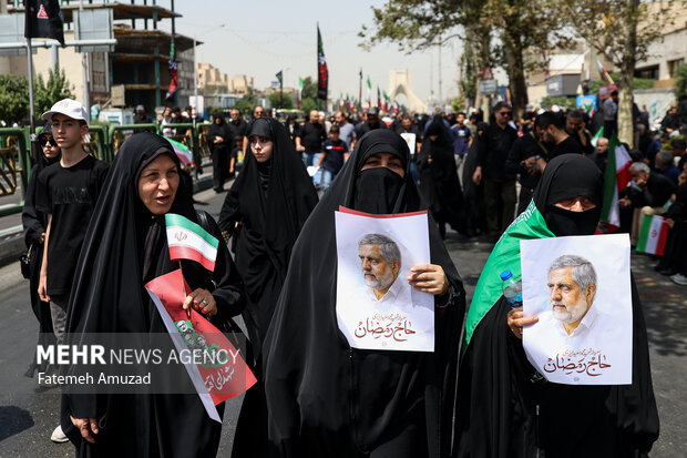 تشییع پیکر 60 شهید اقتدار در تهران - 4 5