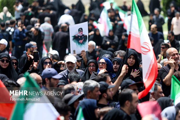 تشییع پیکر 60 شهید اقتدار در تهران - 4 9