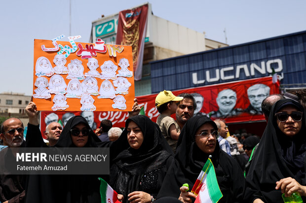 تشییع پیکر 60 شهید اقتدار در تهران - 4 12