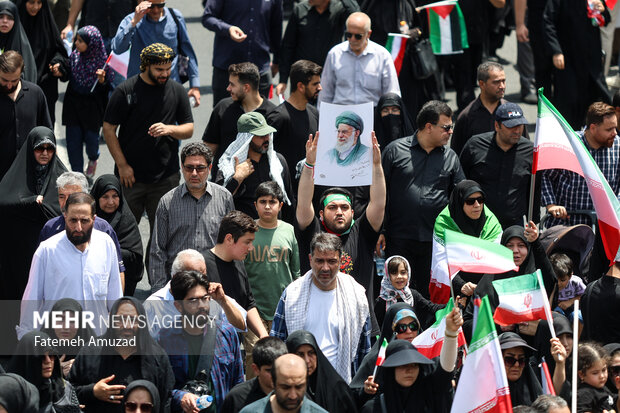 تشییع پیکر 60 شهید اقتدار در تهران - 4 15