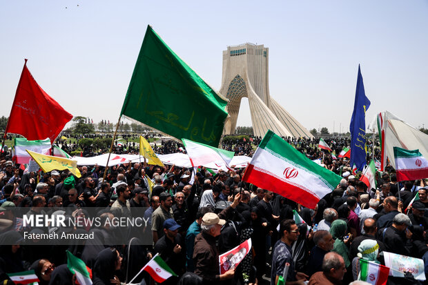 تشییع پیکر 60 شهید اقتدار در تهران - 4 32