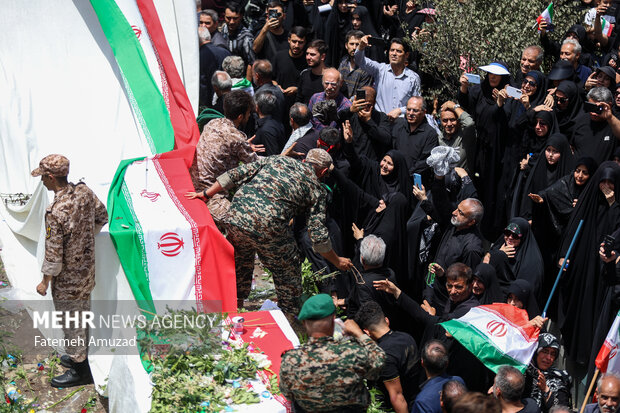تشییع پیکر 60 شهید اقتدار در تهران - 4 42