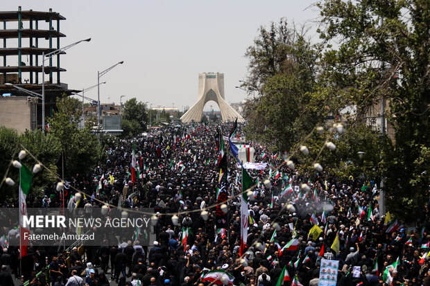 تشییع پیکر 60 شهید اقتدار در تهران - 4 37