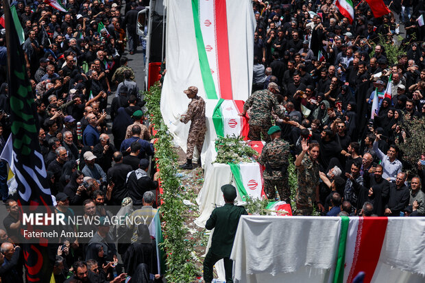 تشییع پیکر 60 شهید اقتدار در تهران - 4 41