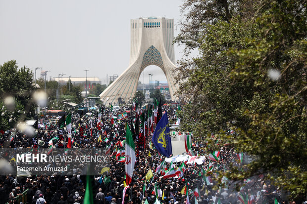 تشییع پیکر 60 شهید اقتدار در تهران - 4 38