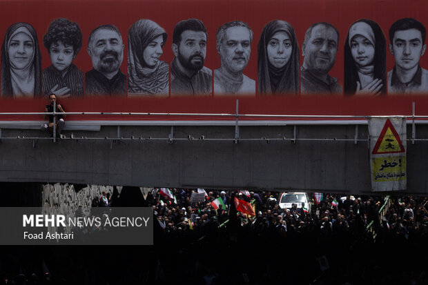 تشییع پیکر 60 شهید اقتدار در تهران - 3 5