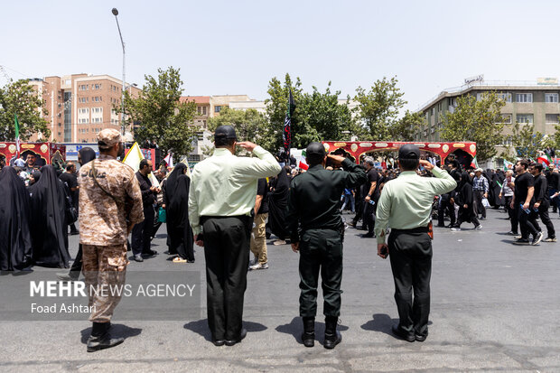 تشییع پیکر 60 شهید اقتدار در تهران - 3 11