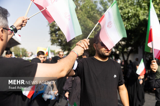 تشییع پیکر 60 شهید اقتدار در تهران - 3 13