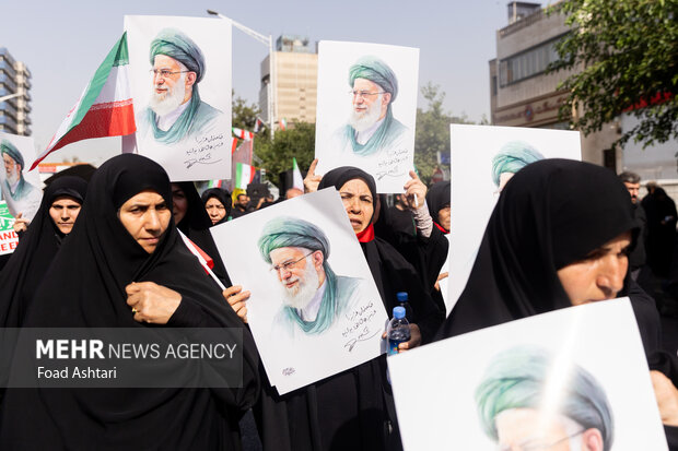 تشییع پیکر 60 شهید اقتدار در تهران - 3 14