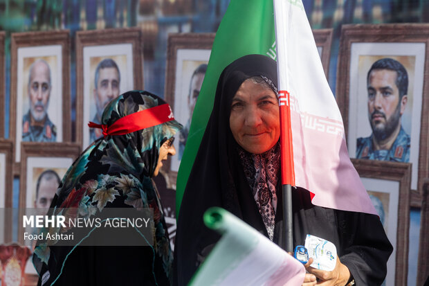 تشییع پیکر 60 شهید اقتدار در تهران - 3 15