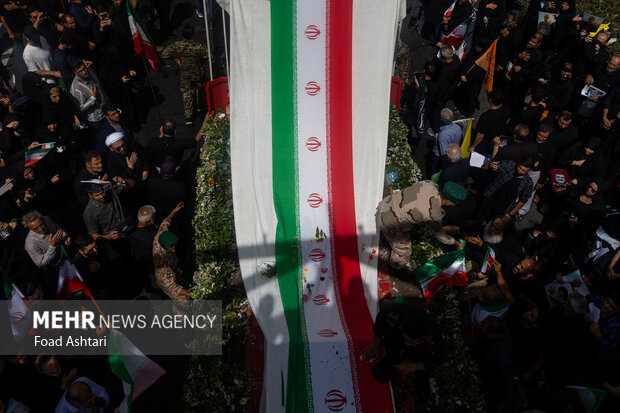 تشییع پیکر 60 شهید اقتدار در تهران - 3 34