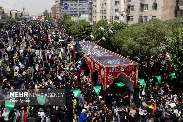 تشییع پیکر 60 شهید اقتدار در تهران - 3 36