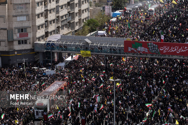 تشییع پیکر 60 شهید اقتدار در تهران - 3 42