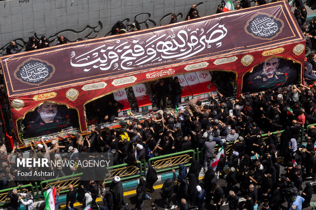 تشییع پیکر 60 شهید اقتدار در تهران - 3 48