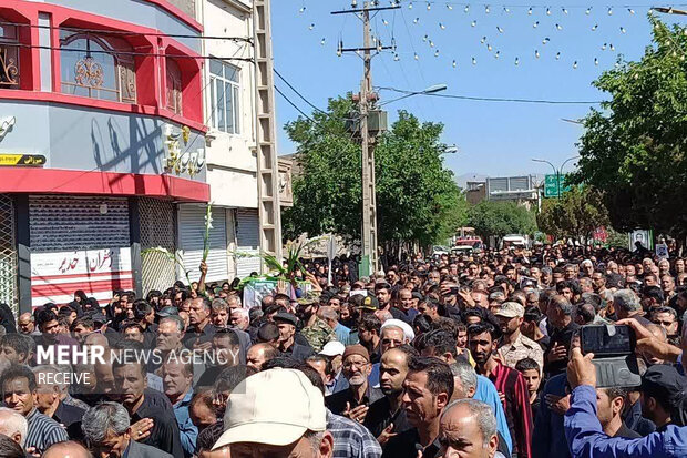 تشییع پیکر شهید راه وطن «حسن احمدی» در زاوه
