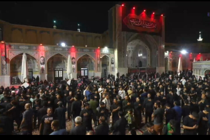 عزاداری مردم مسلمان هندوستان و پاکستان در حرم امام رضا(ع) عزاداری مردم مسلمان هندوستان و پاکستان در حرم امام رضا(ع)