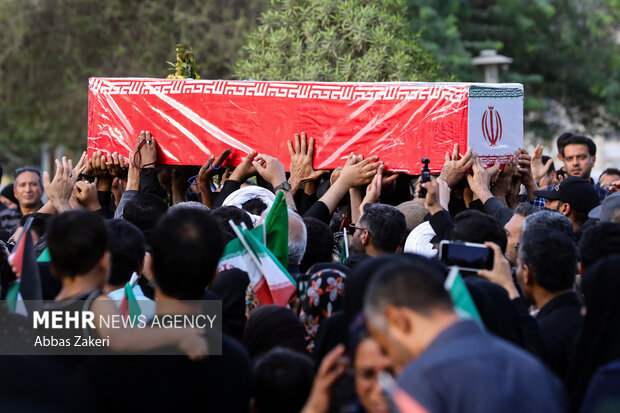تشییع پیکر مطهر شهید «سعید آذربادگان» در بندرعباس