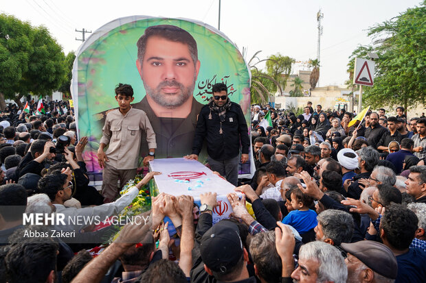 تشییع پیکر مطهر شهید «سعید آذربادگان» در بندرعباس