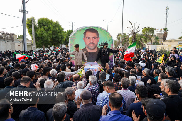 تشییع پیکر مطهر شهید «سعید آذربادگان» در بندرعباس