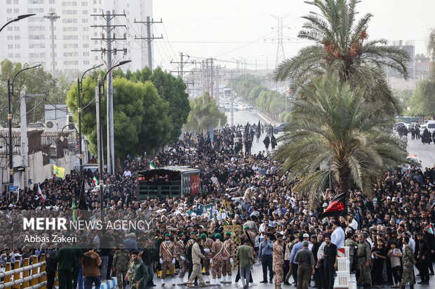 تشییع پیکر مطهر شهید «سعید آذربادگان» در بندرعباس