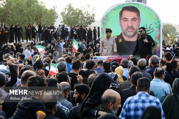 تشییع پیکر مطهر شهید «سعید آذربادگان» در بندرعباس
