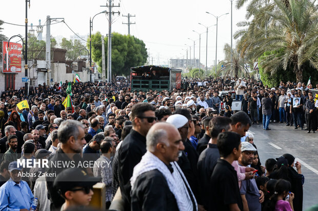 تشییع پیکر مطهر شهید «سعید آذربادگان» در بندرعباس