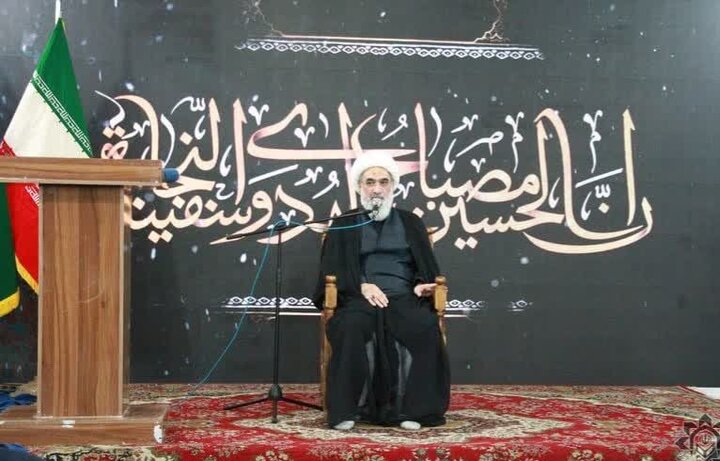 نسل امروز باید با قهرمانان واقعی انقلاب آشنا شوند نسل امروز باید با قهرمانان واقعی انقلاب آشنا شوند