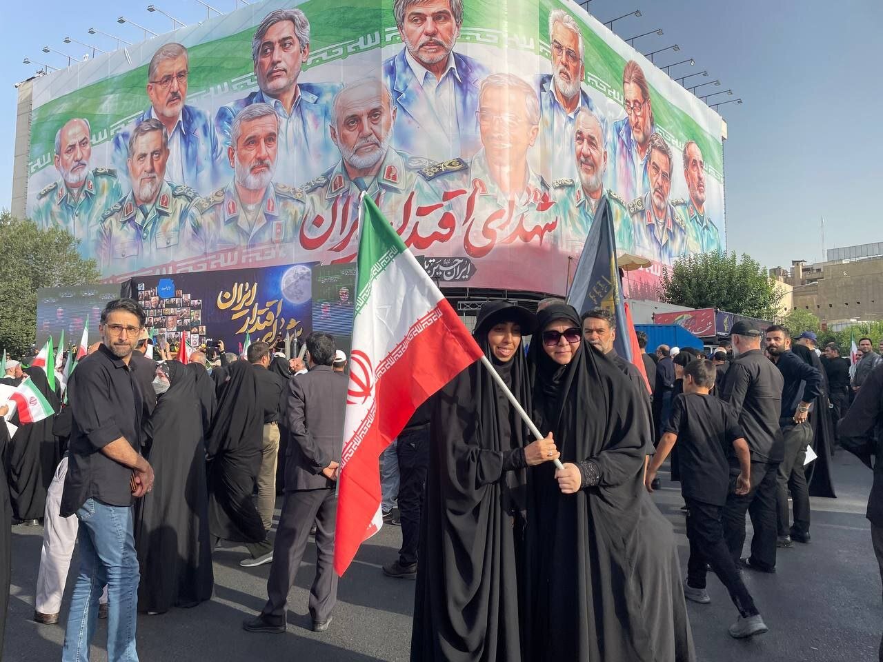 وصول جثامين الشهداء إلى ساحة الثورة
