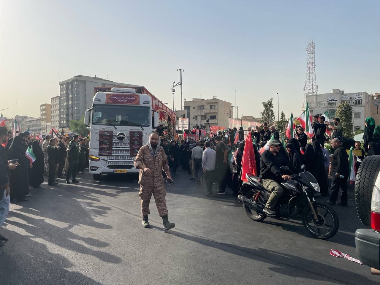 وصول جثامين الشهداء إلى ساحة الثورة