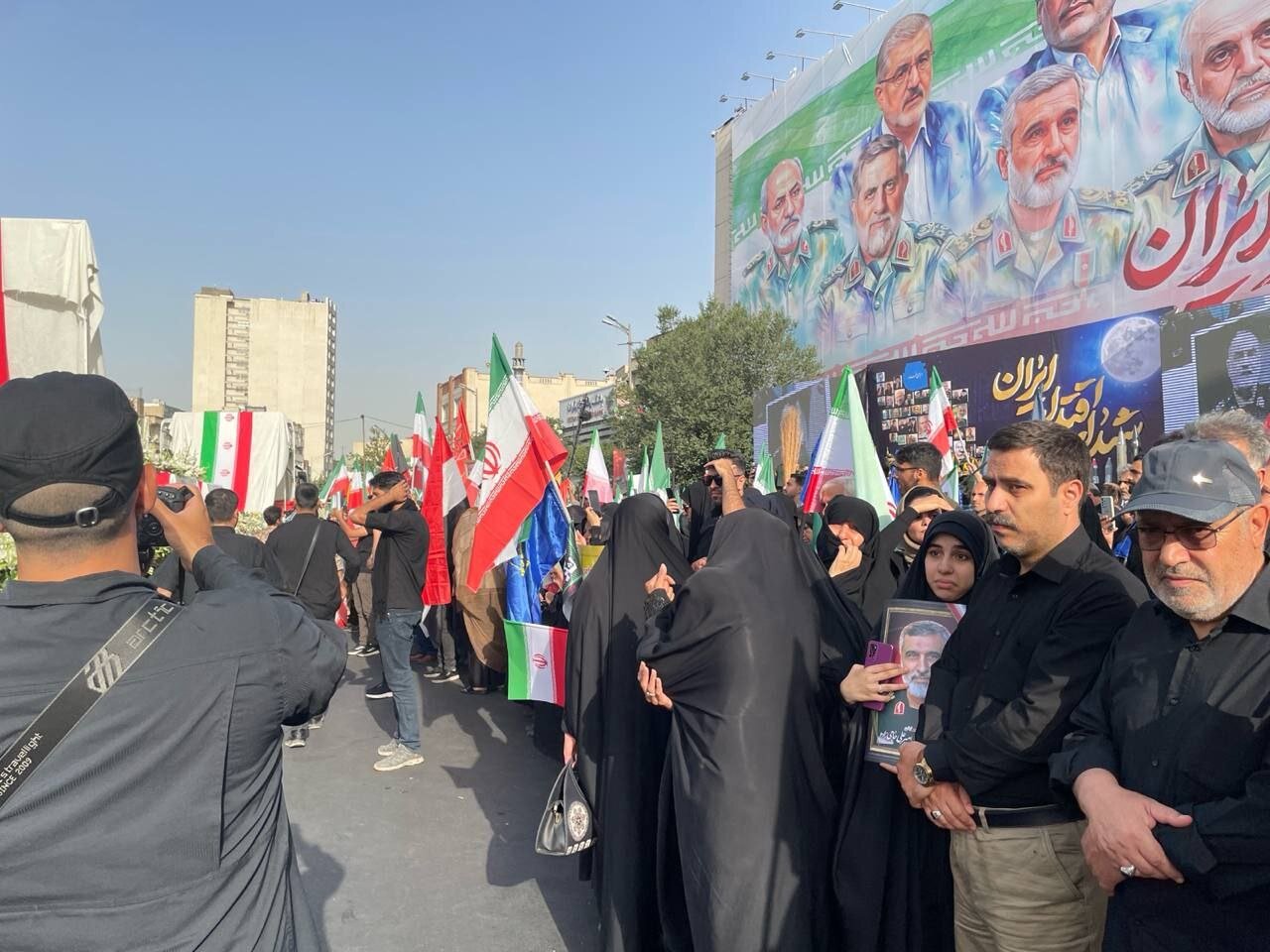 وصول جثامين الشهداء إلى ساحة الثورة