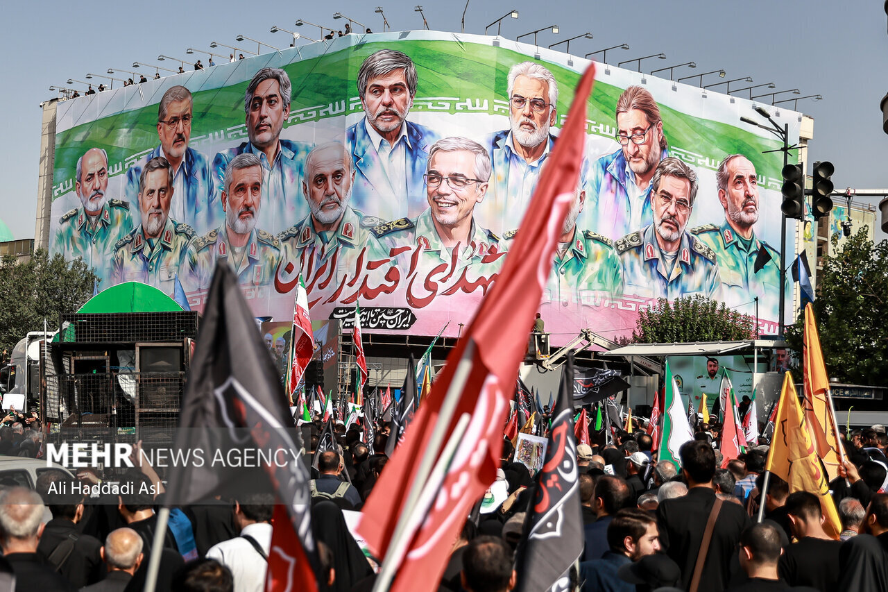 ملت ایران پیروز میدان جنگ ۱۲ روزه و تشییع شهدای اقتدار